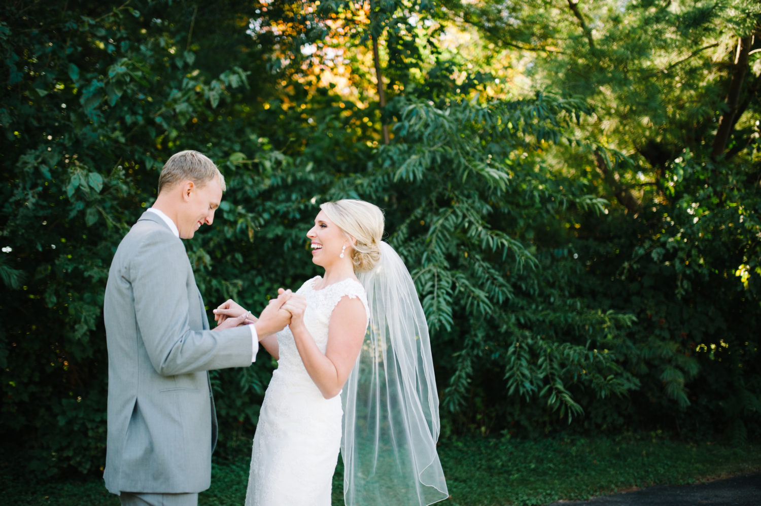Find the best destination and Iowa wedding photographer.